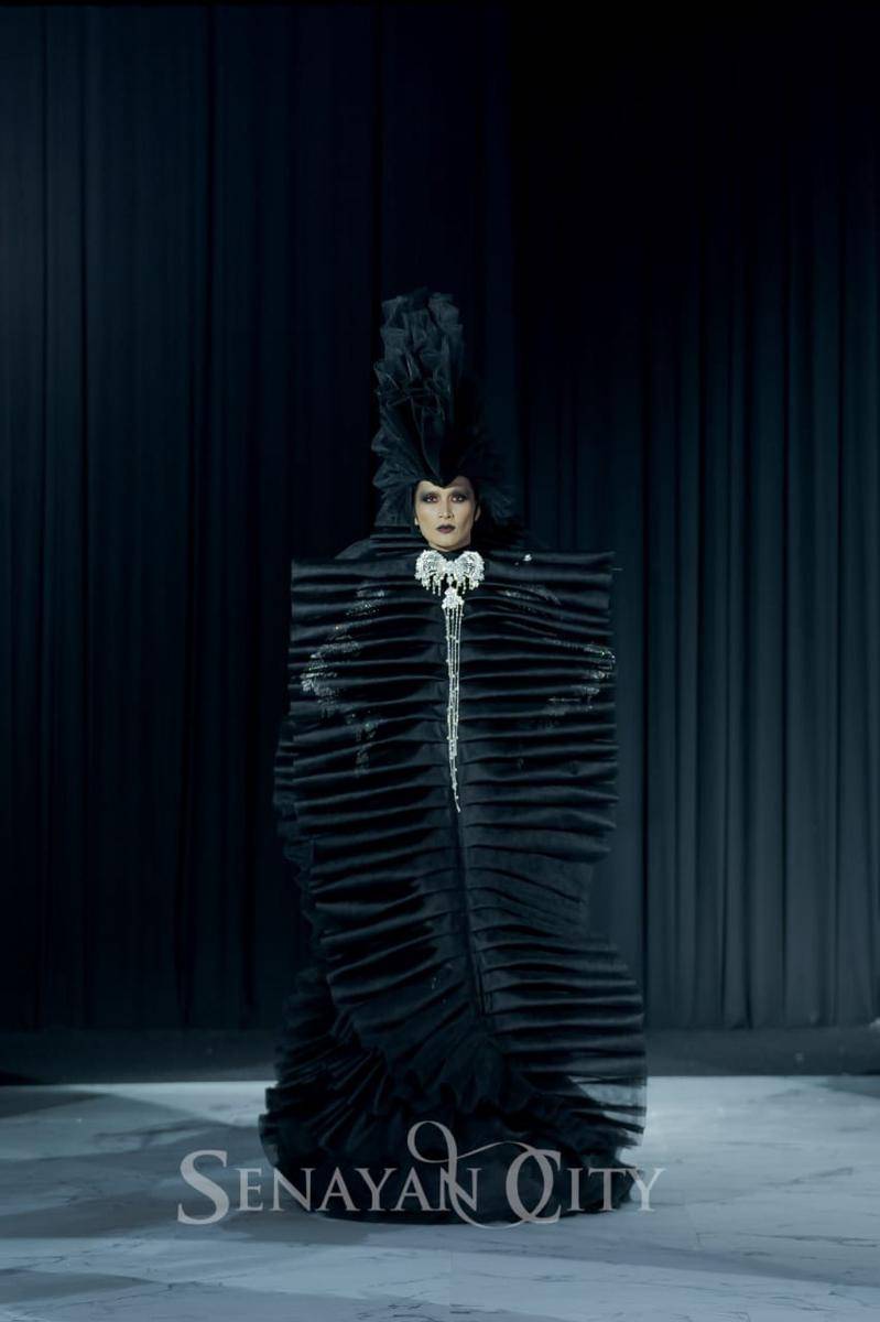Koleksi Rinaldy Yunardi di Senayan City Fashion Nation XIX (dok. Senayan City Fashion Nation XIX)
