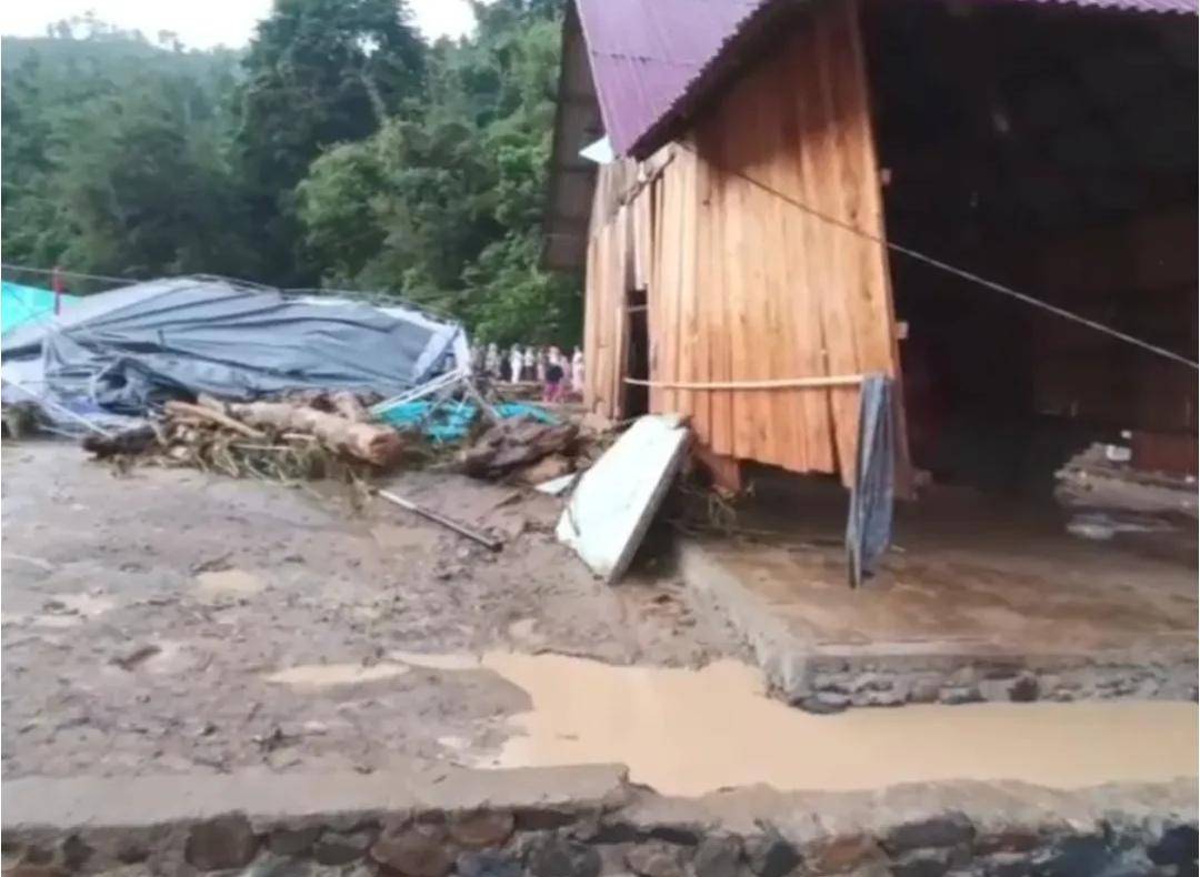Kondisi banjir bandang di Desa Tanjung Harapan. (Dok. Pemkab OKU Selatan)