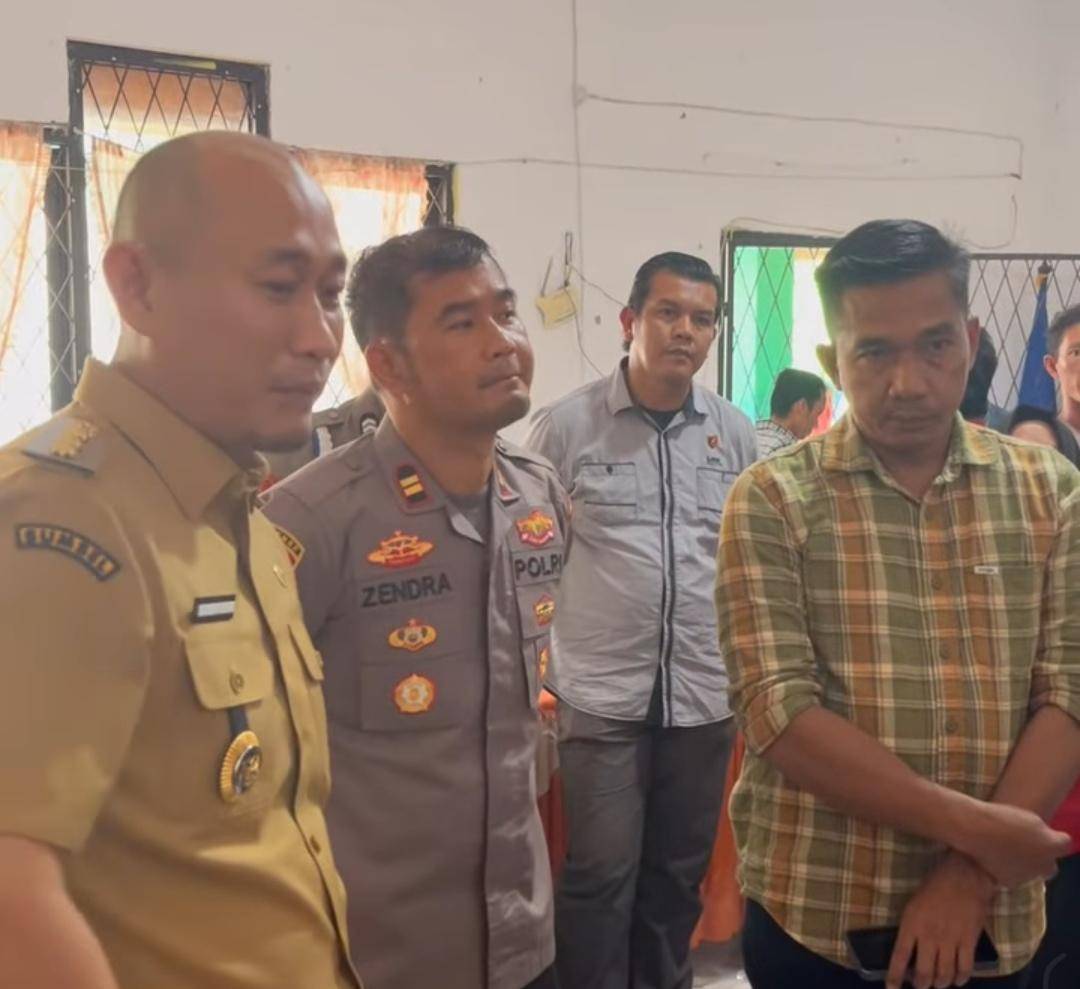 Wali Kota Lubuk Linggau Rachmat Hidayat saat mendatangi SMPN 1 Lubuk Linggau. (Dok. Istimewa)
