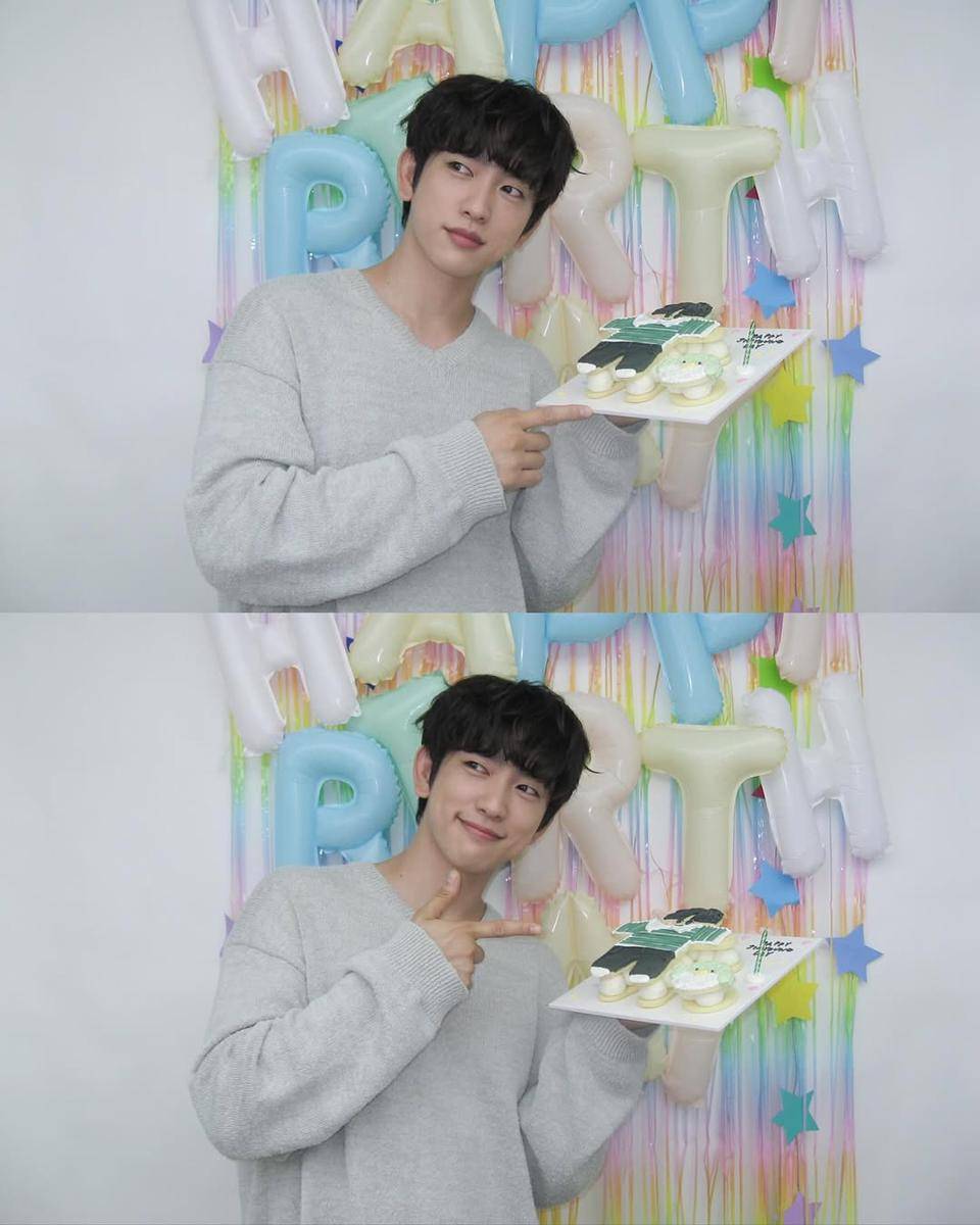 Potret Ulang Tahun Jinyoung GOT7 ke-31