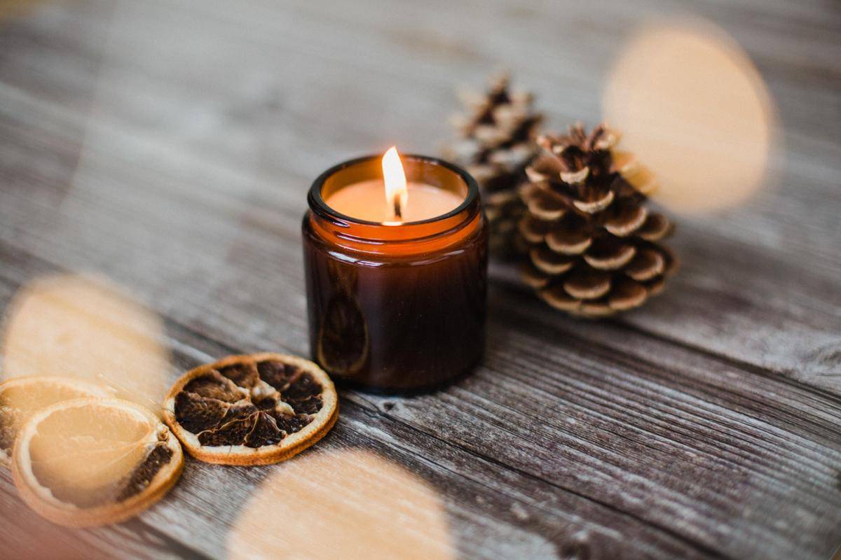 Ilustrasi lilin aromaterapi (freepik.com/wirestock)