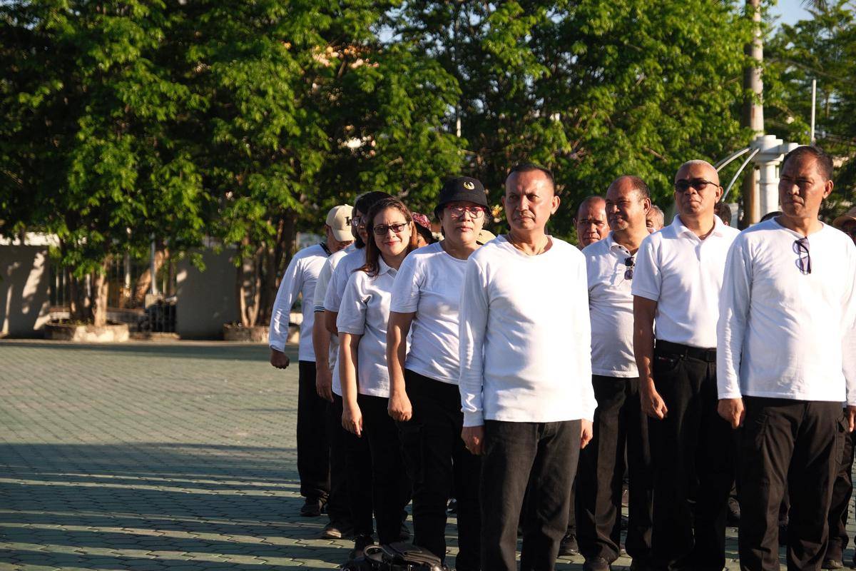 Para pejabat lingkup Pemprov NTT dilepas mengikuti retret di Unhan. (Dok Humas Setda Provinsi NTT)