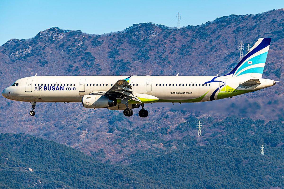 pesawat Air Busan (commons.wikimedia.org/Howon P. Seo)