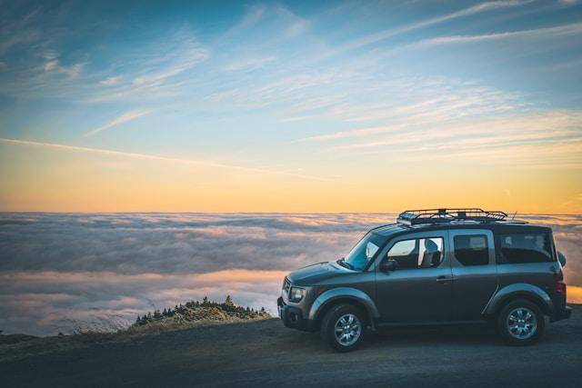 ilustrasi mobil (unsplash.com/Casey Horner)