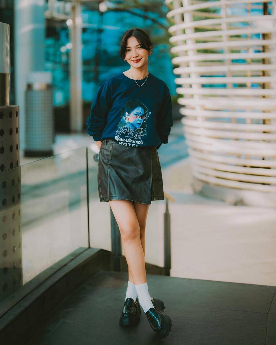 OOTD dengan mini skirt (instagram.com/sheiladaisha)