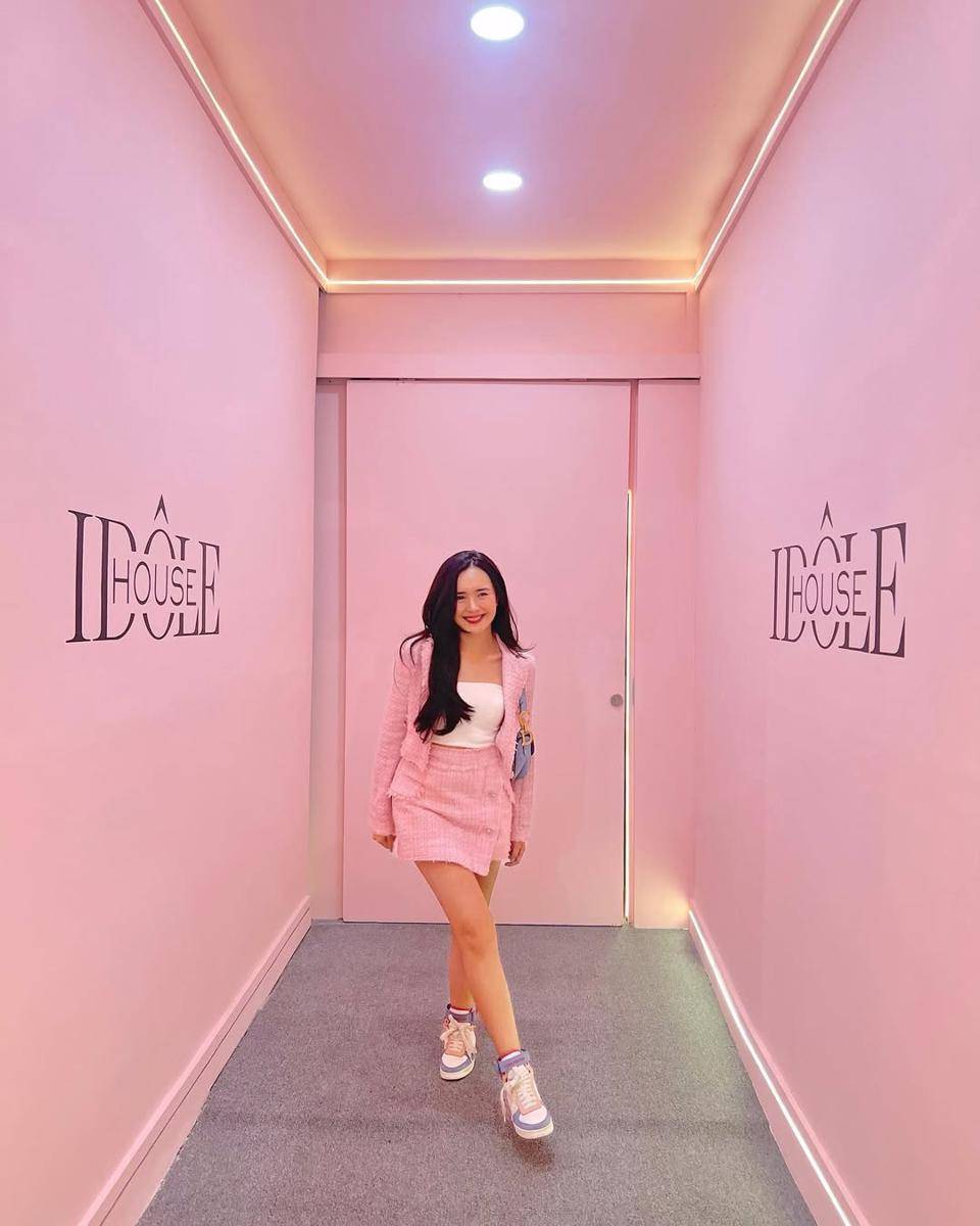 OOTD dengan mini skirt (instagram.com/bebytsabina)