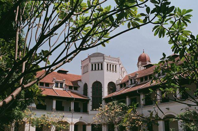 Lawang Sewu, Semarang (unsplash.com/Denissa Devy)