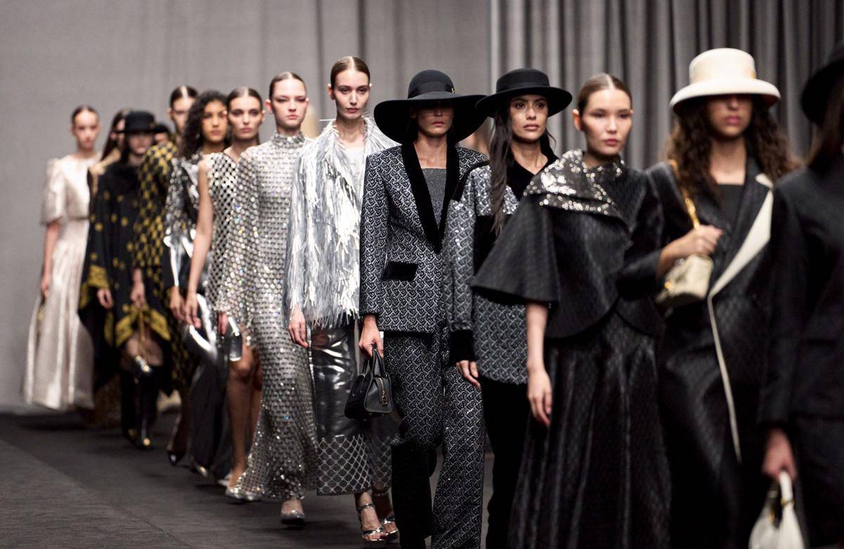 Koleksi terbaru Buttonscarves di Dubai Fashion Week Spring/Summer 2026. (dok. Buttonscarves)