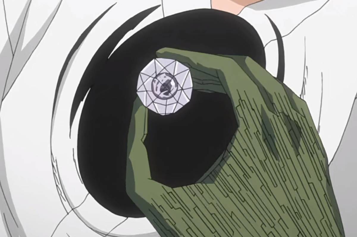 Aizen mencuri Hogyoku dari Rukia. 