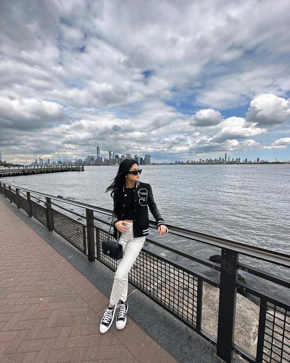Inspirasi outfit Yoriko Angeline