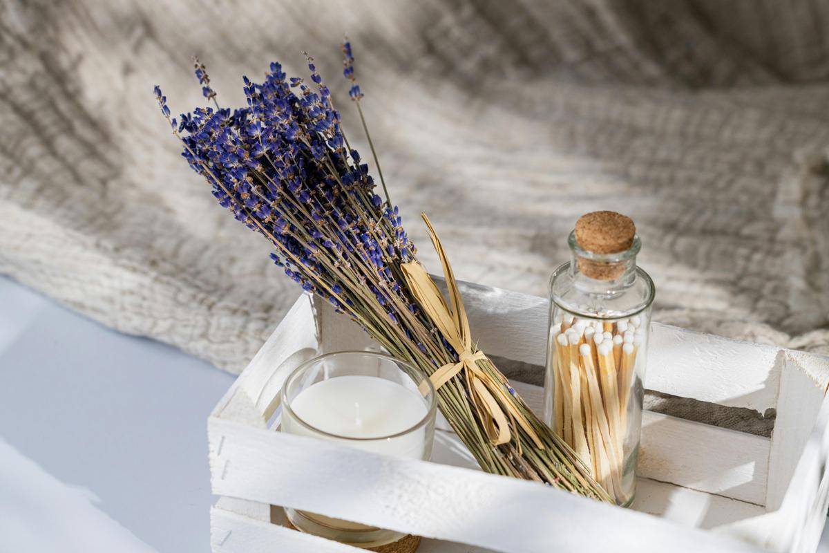 Ilustrasi lilin aromaterapi lavender (pexels.com/Andrzej Gdula)