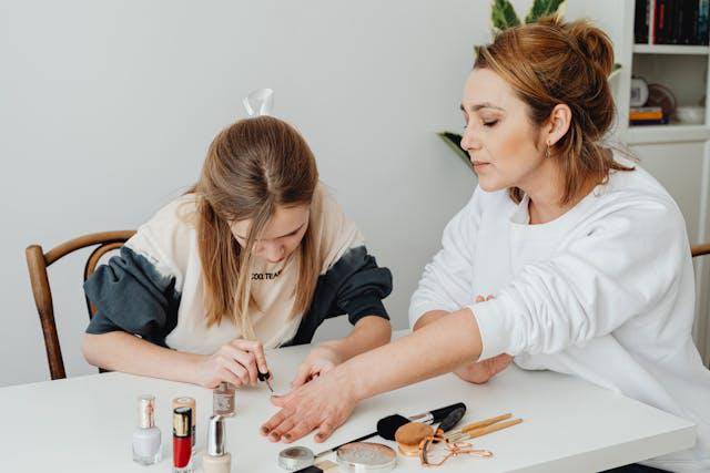 ilustrasi nail care hemat di rumah (pexels.com/Photo By: Kaboompics.com)