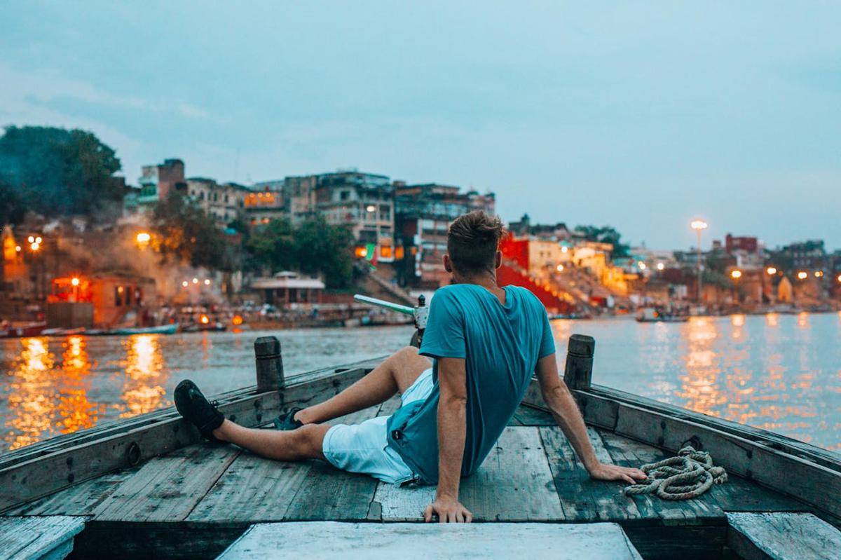 ilustrasi pria traveling (pexels.com/Rachel Claire)