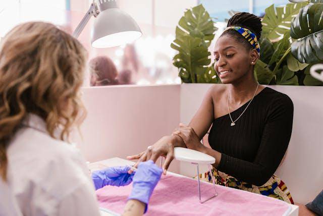 ilustrasi nail care di salon (pexels.com/RDNE Stock project)