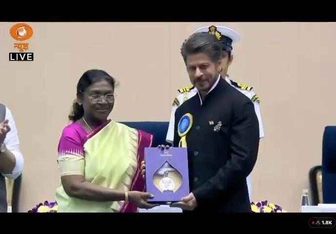 Presiden India Draupadi Murmu dan Shah Rukh Khan (instagram.com/redchilliesent)