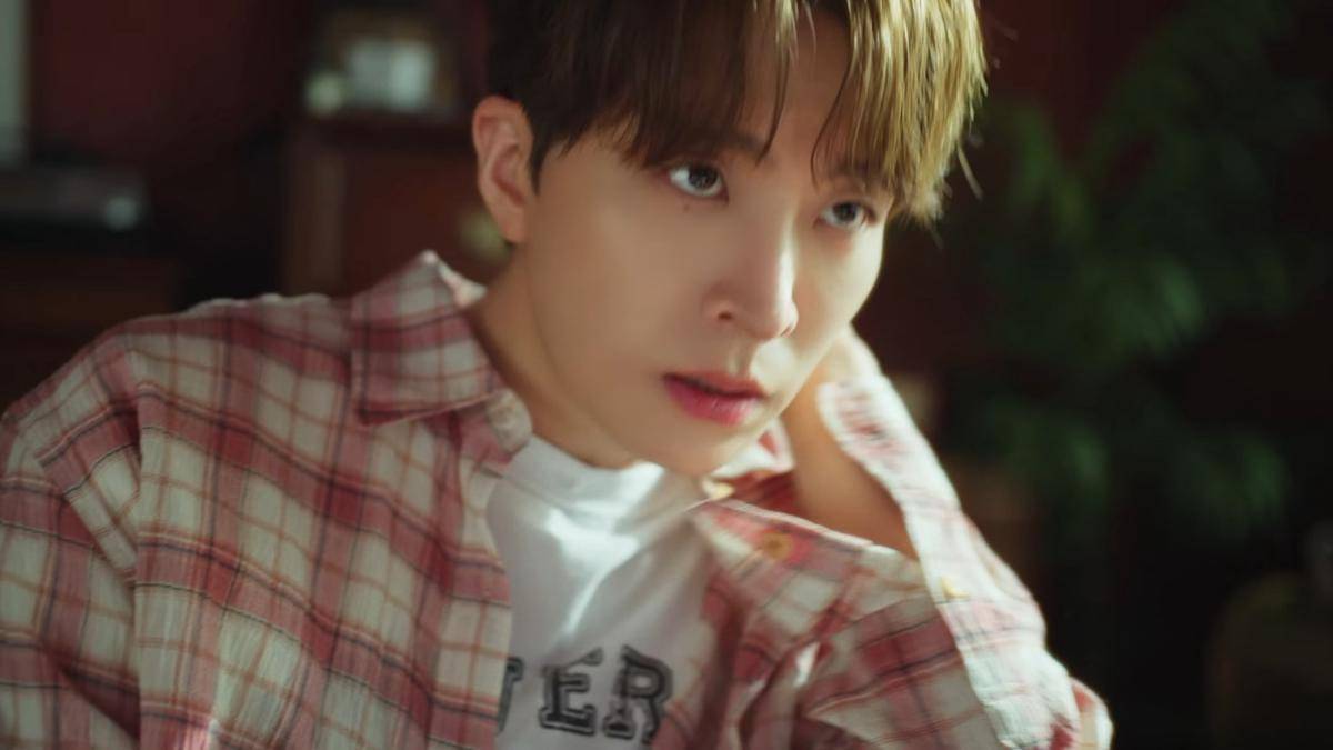 cuplikan MV "Escape To Me"