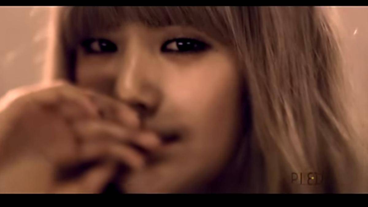 cuplikan MV "Because of You"