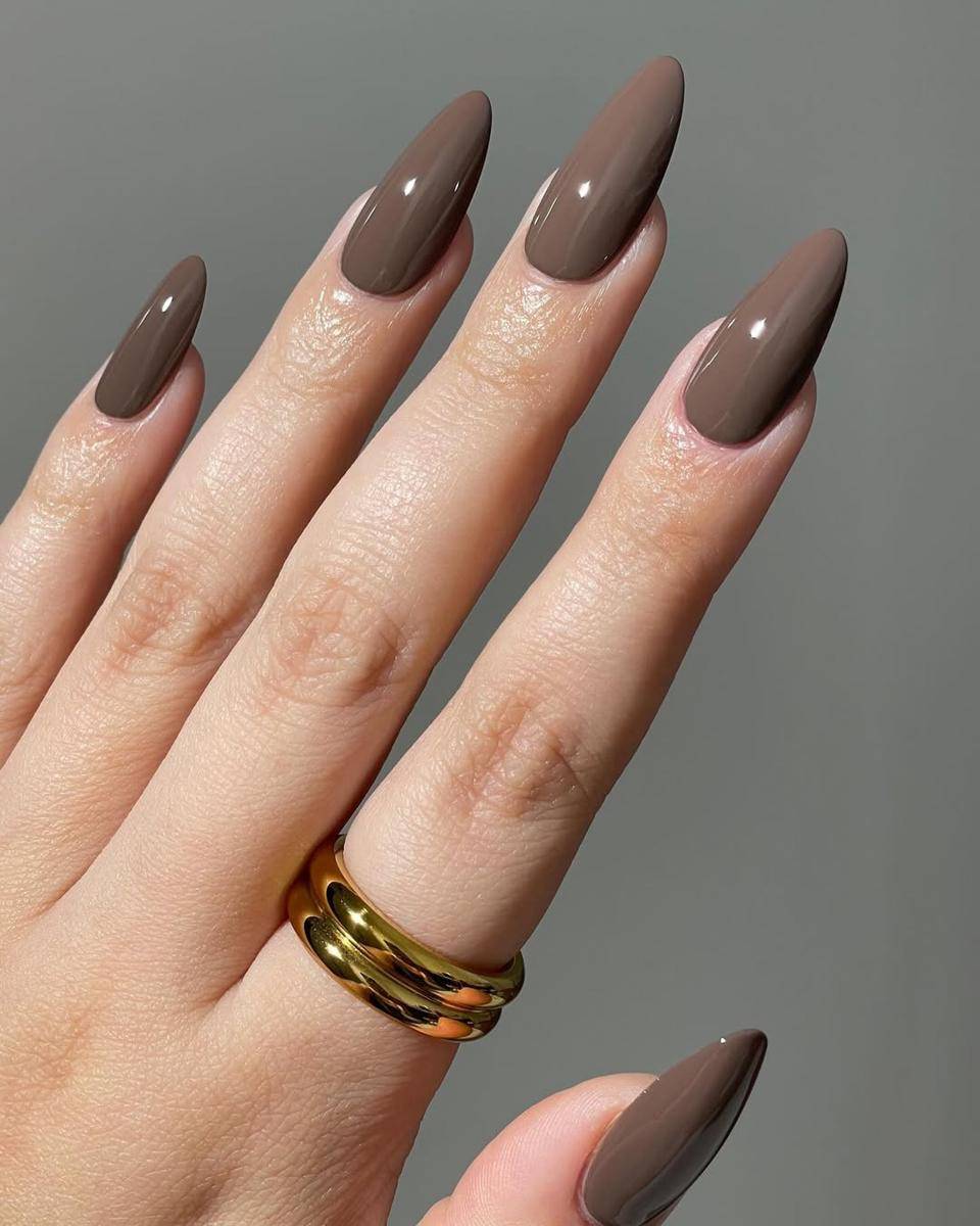 Inspirasi nail art coklat (instagram.com/eekabeauty)
