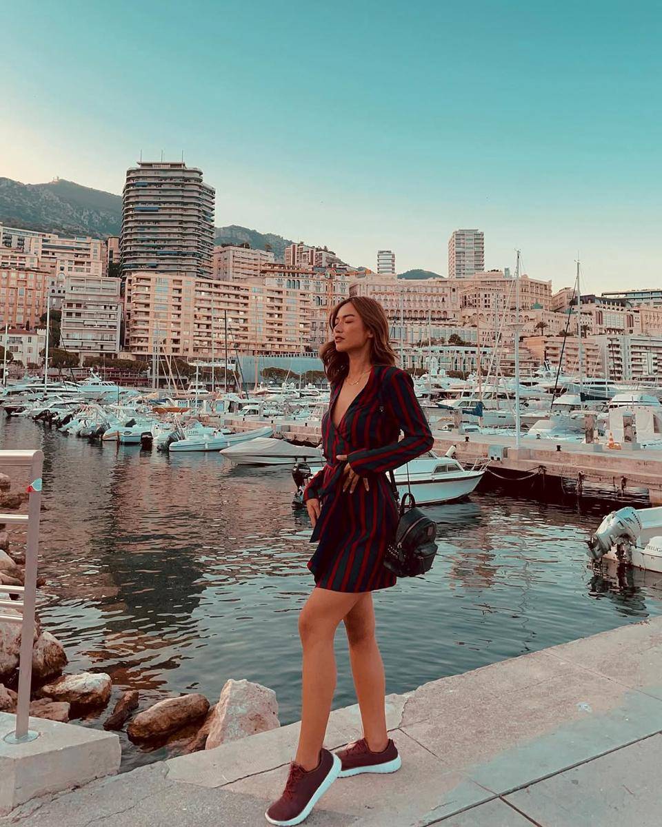 Inspirasi OOTD ala Sanly Liu (instagram.com/sanlyliuu)