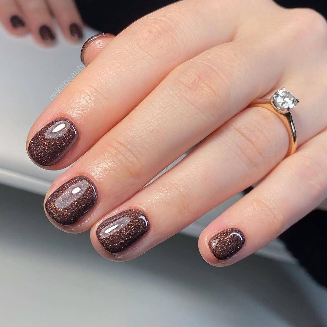 Inspirasi nail art coklat (instagram.com/eekabeauty)