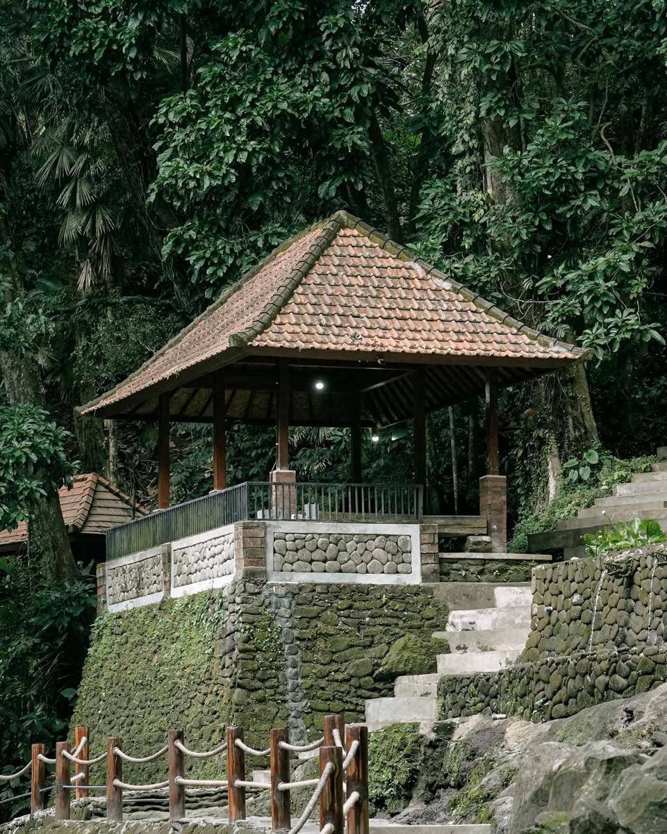 suasana alam asri di Kemenuh Monkey River (instagram.com/kemenuhmonkeyriver)