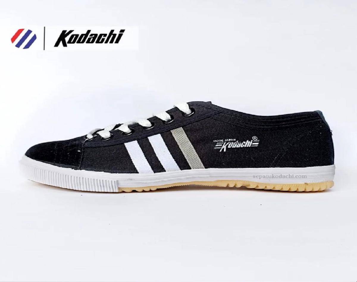 Kodachi Capung Hitam Putih ｜ 8111 (www.sepatukodachi.com)