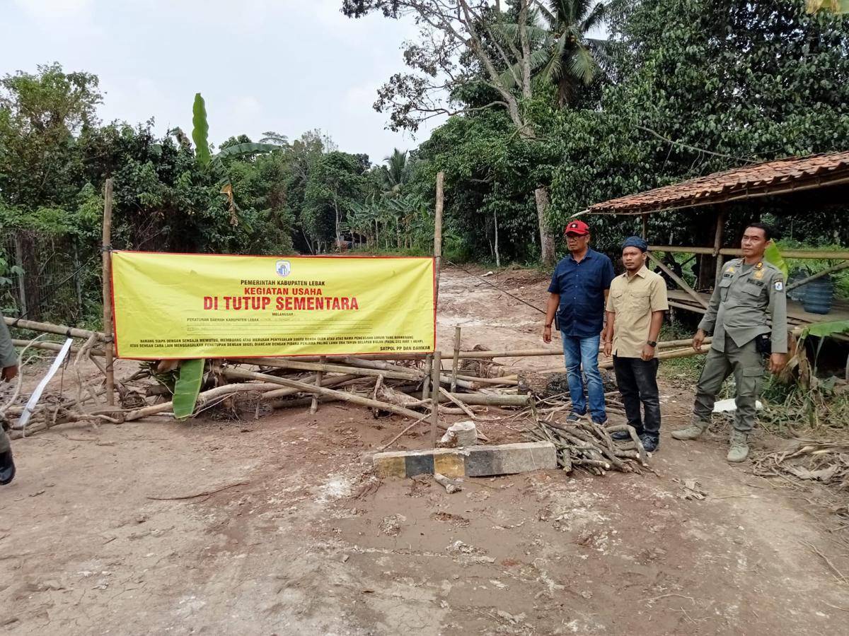 Satpol PP Lebak lakukan penyegelan galian ilegal di Maja 