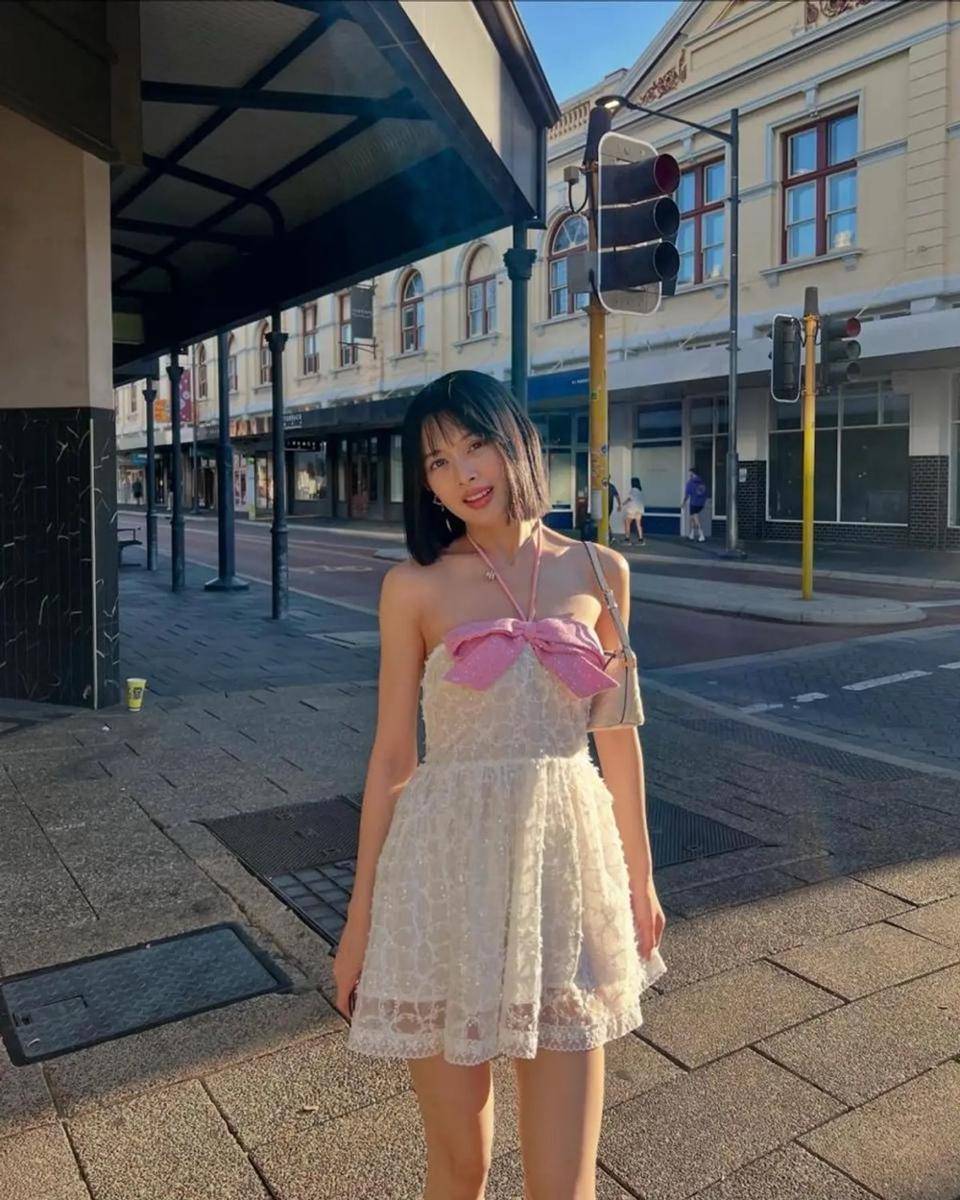 Feni JKT48 (instagram.com/jkt48feni)