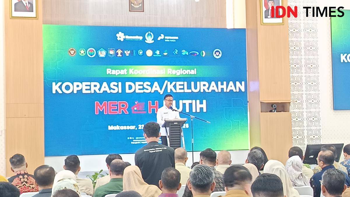 Sekretaris Daerah Sulawesi Selatan, Jufri Rahman, dalam rapat koordinasi regional koperasi desa/kelurahan Merah Putih di Kantor Pertamina Sulawesi,  Selasa (23/9/2025). (IDN Times/Asrhawi Muin)