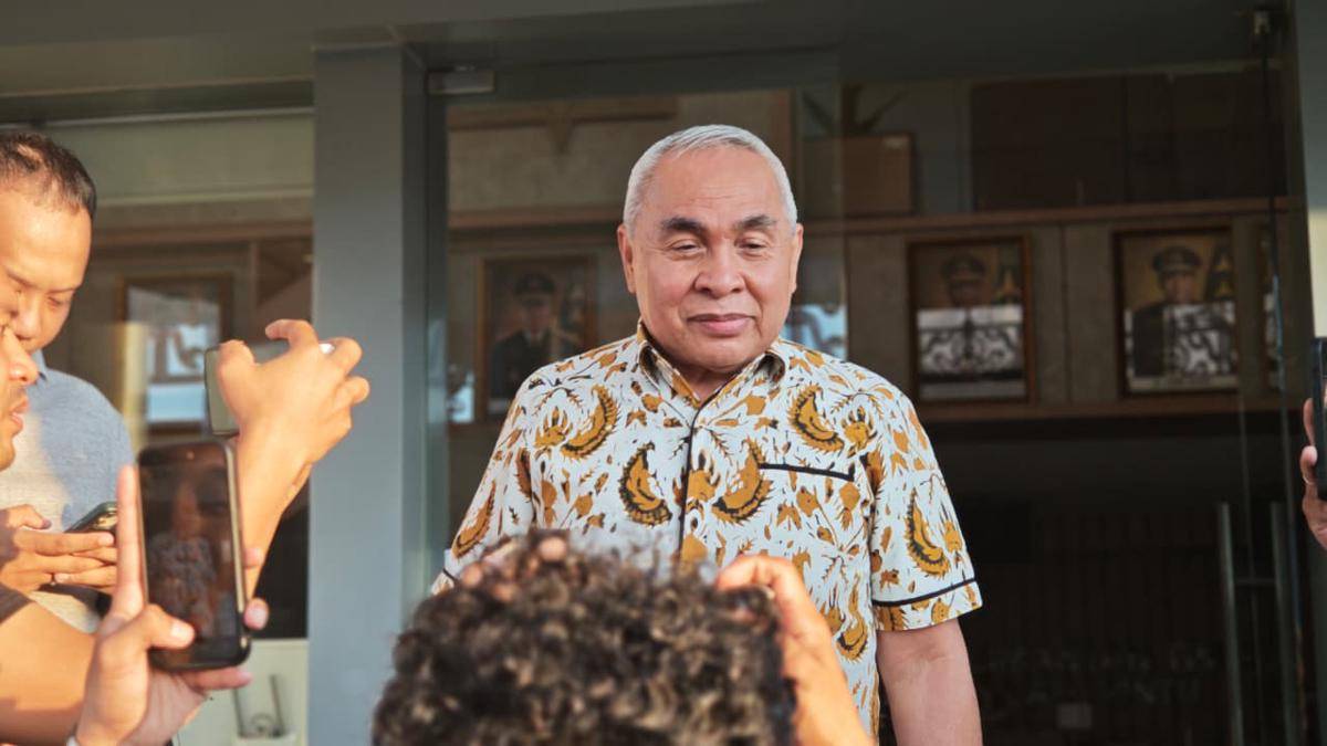 Mantan Gubernur Kaltim, Isran Noor diperiksa sebagai saksi kasus dugaan korupsi.