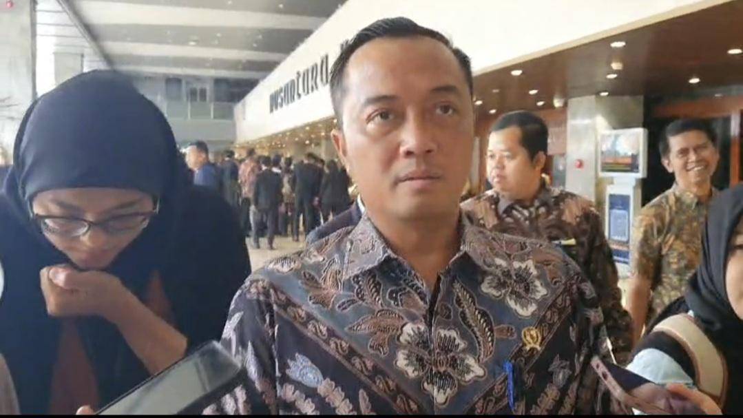 Mensesneg Prasetyo Hadi di Kompleks Parlemen.