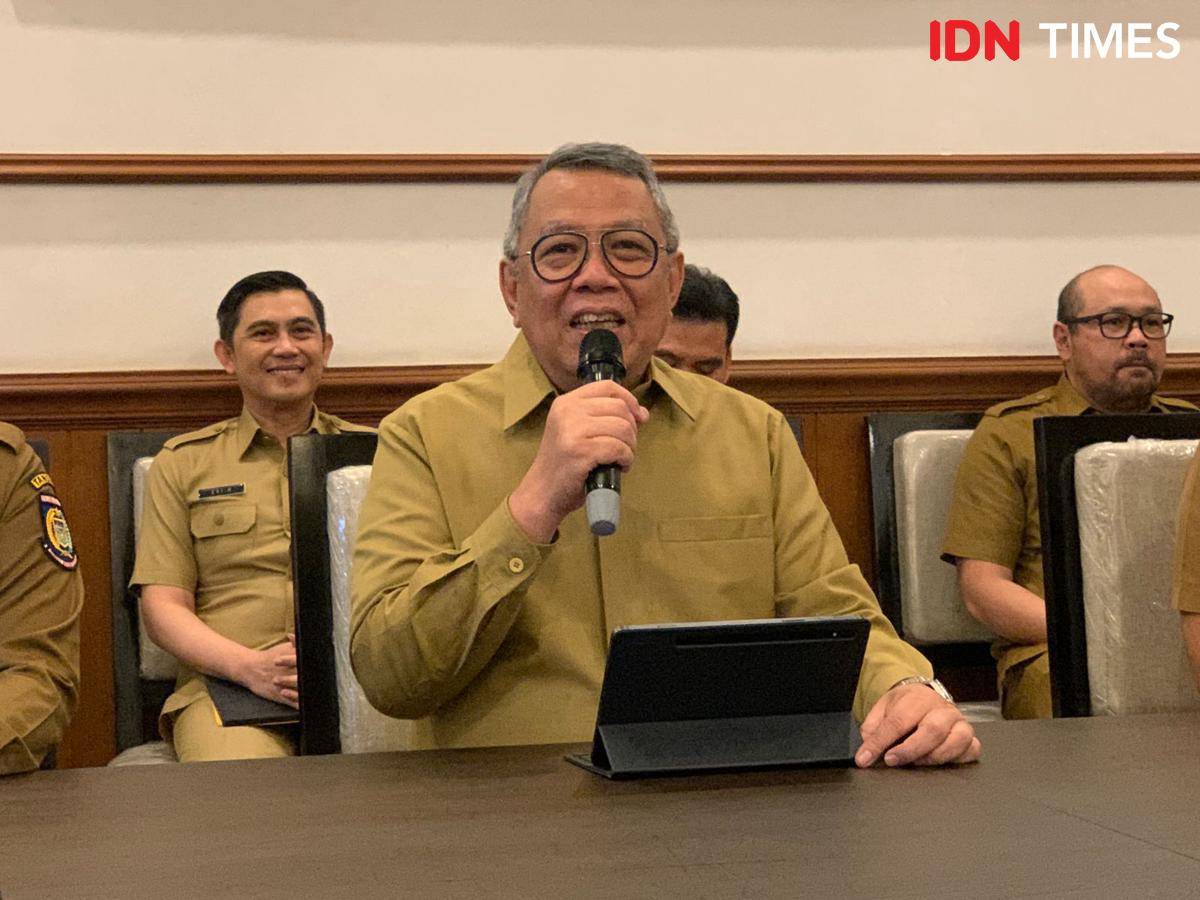 Wali Kota Tangsel Benyamin Davnie menjawab kritik artis Leony Vitria soal anggaran 