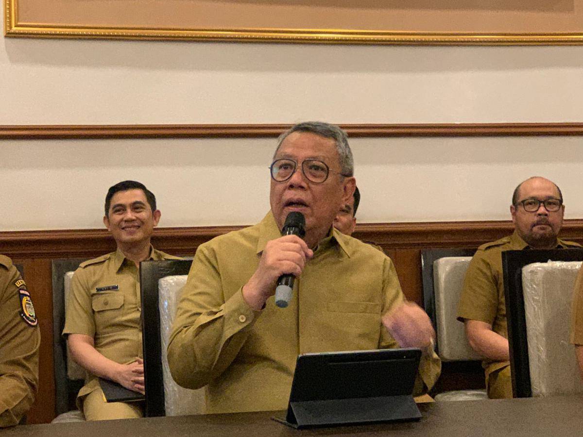 Wali Kota Tangsel Benyamin Davnie menjawab kritik artis Leony Vitria soal anggaran 