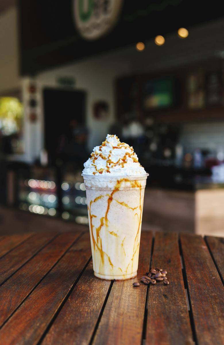 ilustrasi minuman Salted Caramel Frappuccino ala Kafe (unsplash.com/Victor Rutka)