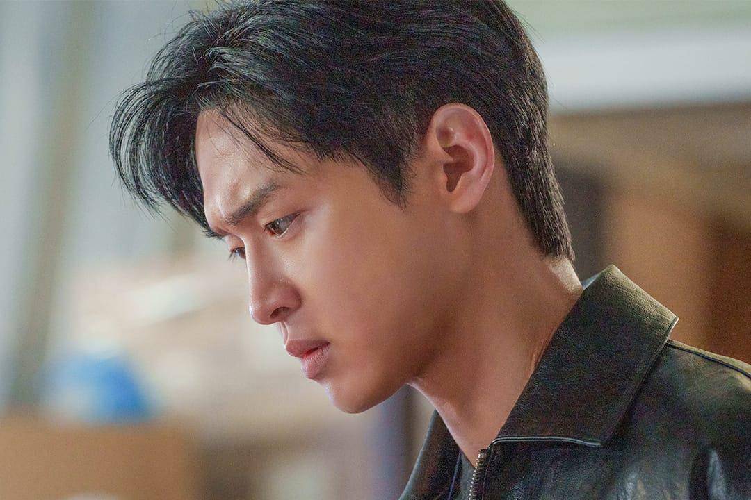 still cut drama Queen Mantis. (instagram.com/sbsdrama.official)