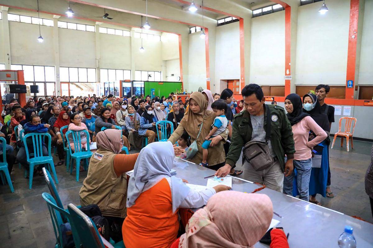 Warga Kota Kediri saat mengurus bantuan sosial. IDN Times/istimewa