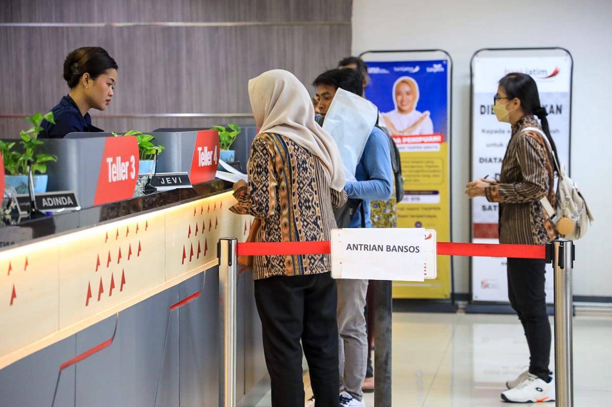 Warga Kota Kediri saat mengurus bantuan sosial. IDN Times/istimewa