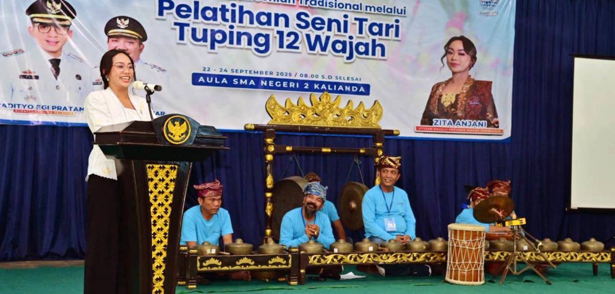 Ketua Tim Penggerak PKK Kabupaten Lampung Selatan sekaligus Utusan Khusus Presiden Bidang Pariwisata, Zita Anjani Hadiri Workshop Pelatihan Tari Tuping di Aula SMA Negeri 2 Kalianda (Dok.Pemkab Lampung Selatan)