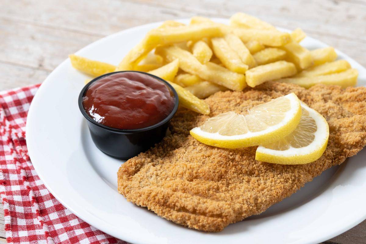 ilustrasi wiener schnitzel (freepik.com/ chandlervid85)