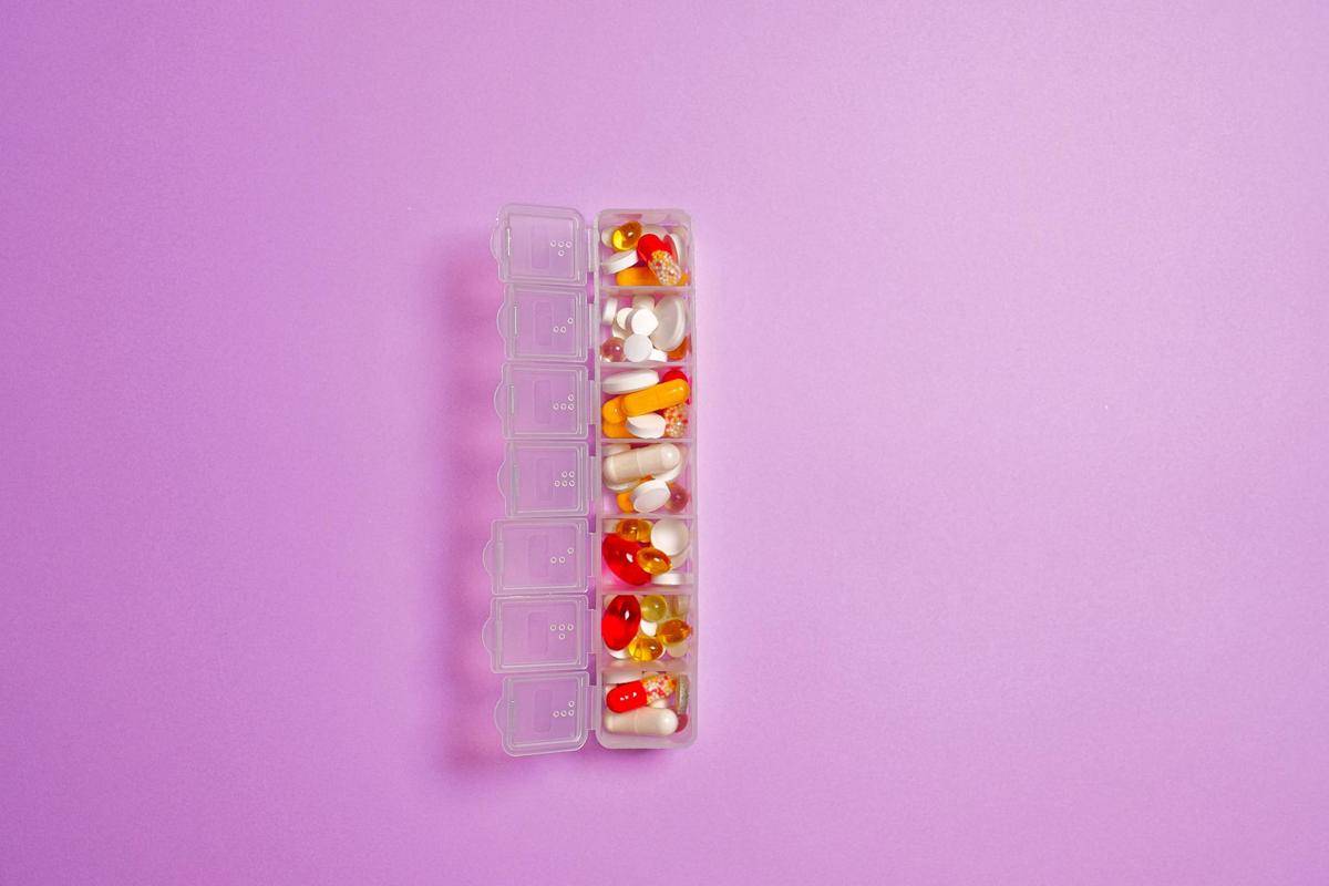 ilustrasi kotak obat (pexels.com/Anna Shvets)