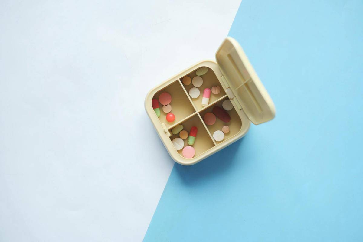 ilustrasi kotak obat (pexels.com/Towfiqu barbhuiya)