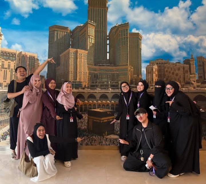 potret Zaskia Adya Mecca dan Hanung umrah 