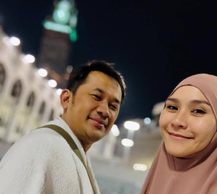 potret Zaskia Adya Mecca dan Hanung umrah