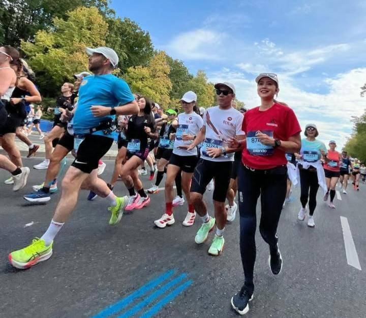 potret Ira Wibowo finish Berlin Marathon 2025