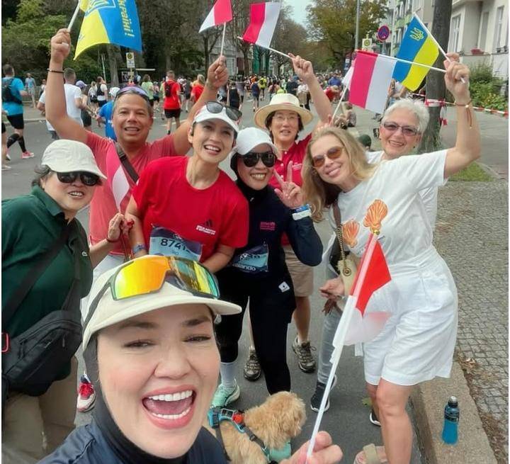 potret Ira Wibowo finish Berlin Marathon 2025