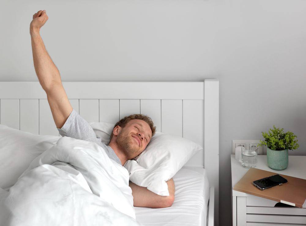Ilustrasi bangun lebih segar karena tidur yang berkualitas (freepik.com/freepik)