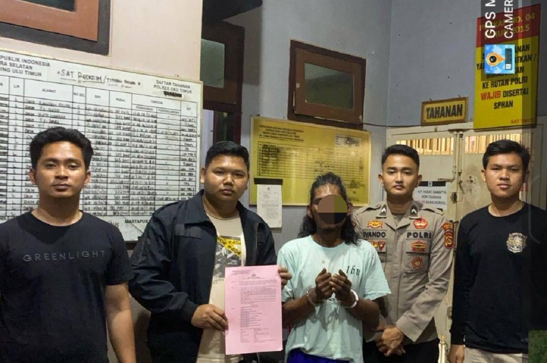 Pelaku pemerkosaan terhadap anak kandung saat ditangkap Polres OKU Timur. (Dok. Polres Oku Timur)