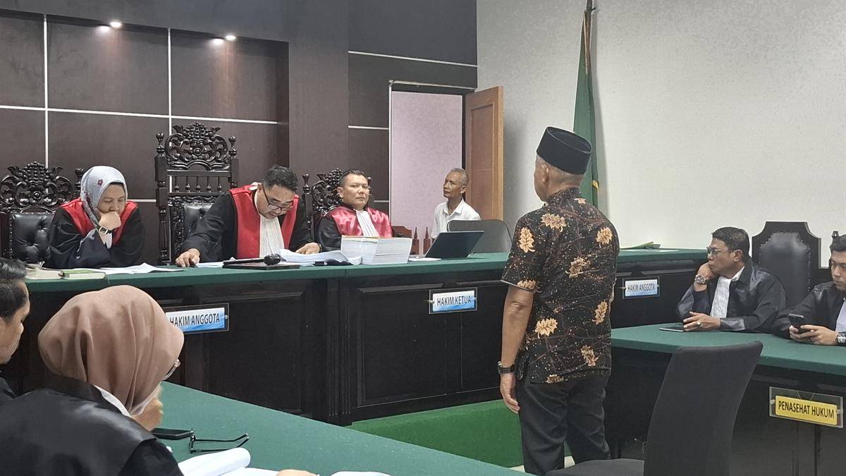 Eks kades Tangerang Sueb Cs jalani sidang 