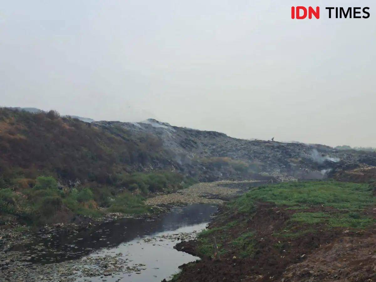 TPA Jatiwaringin (IDN Times/Maya Aulia Aprlianti)