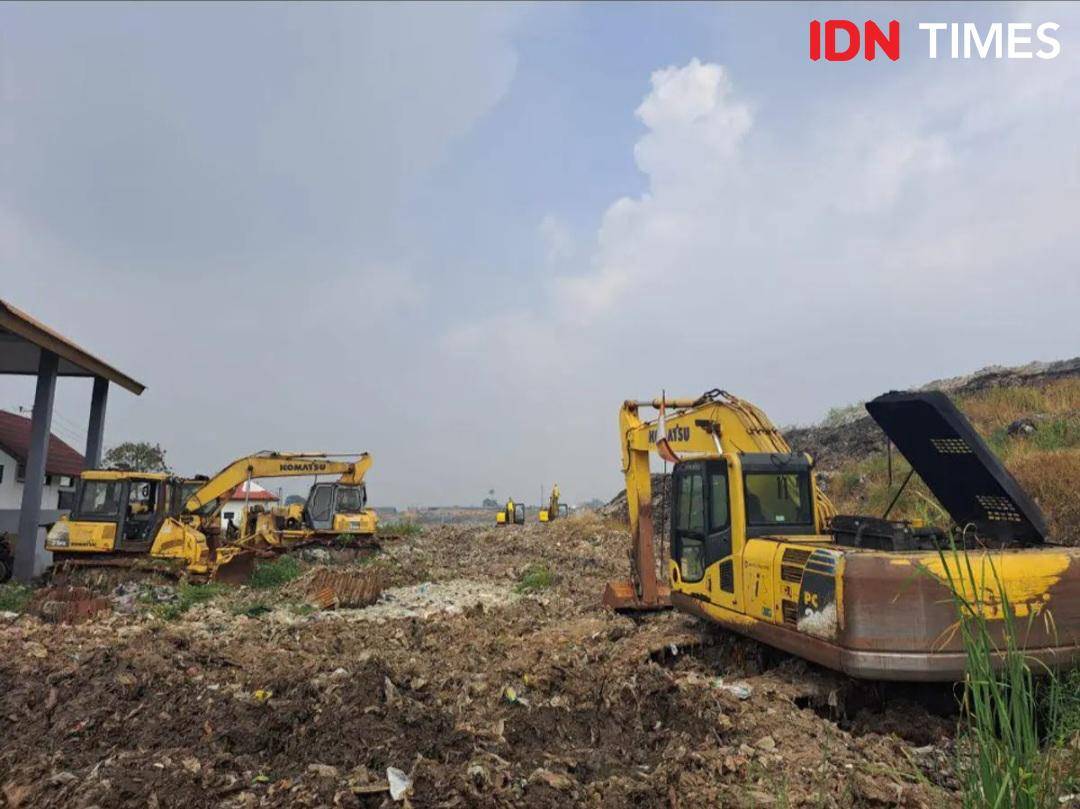 TPA Jatiwaringin (IDN Times/Maya Aulia Aprlianti)